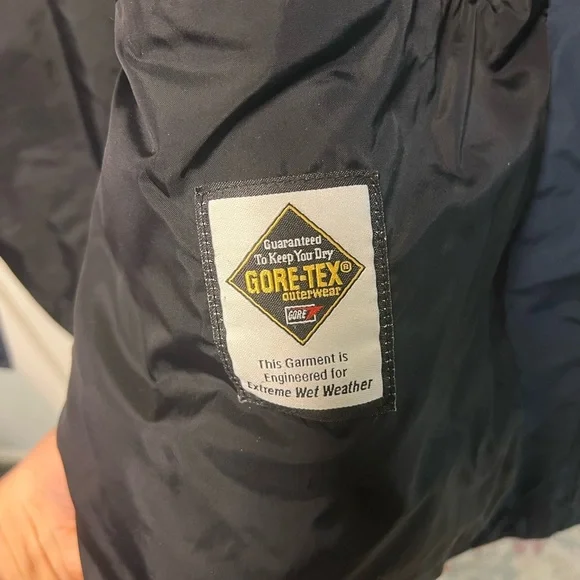 L.L. Bean Women's Outdoor Goretex Jacket - XL Dark Blue - Picture 4 of 6